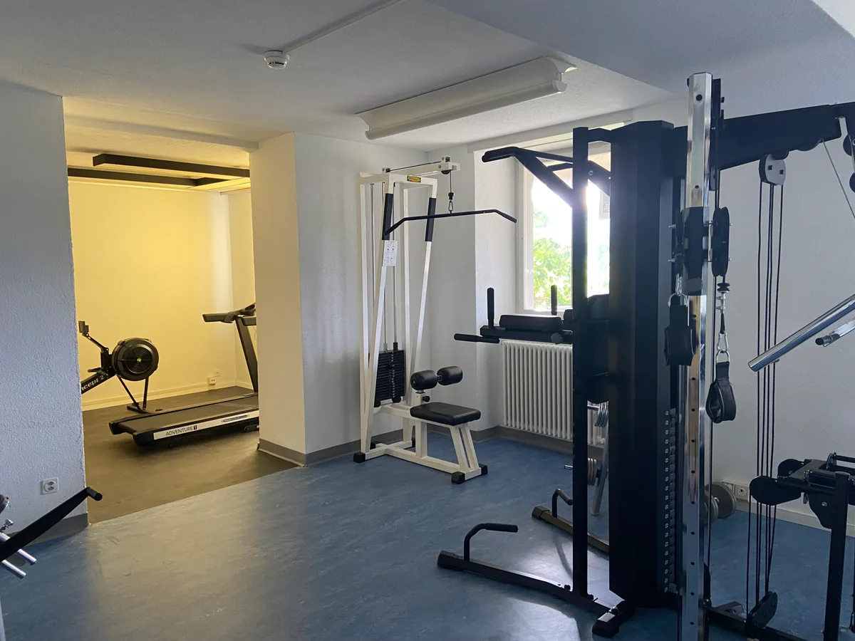 In Begleitung dürfen gewisse Patienten den Fitnessraum benützen. Ein Fitnessraum.